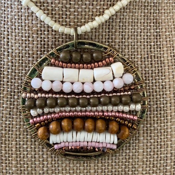 Beaded pendant necklace - Picture 4 of 5
